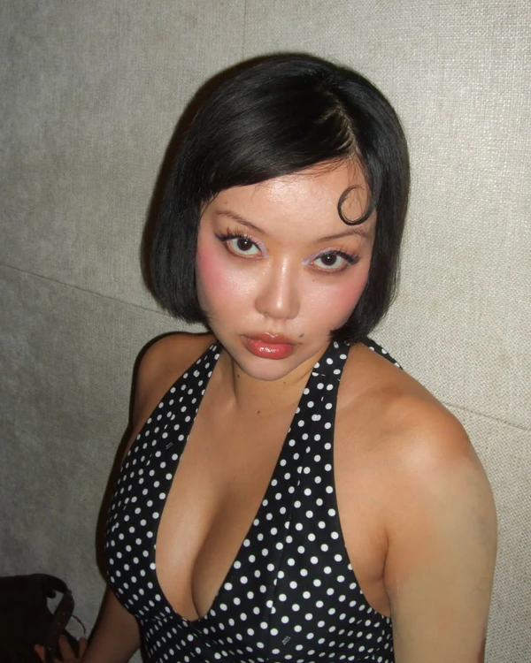 <a href="https://www.instagram.com/p/DWNvu15FZMg/?img_index=1"><span>Mia Kong</span></a>