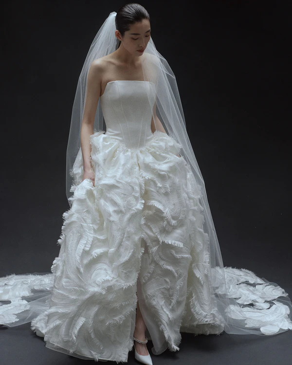 10 Ways to Style-Up Your Wedding Dress from Ceremony to Reception