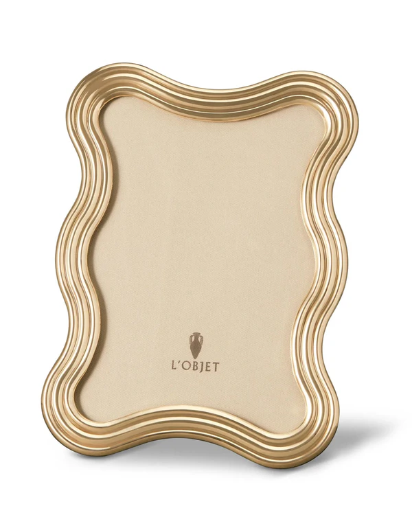 <a href="https://www.l-objet.com/products/ripple-gold-frame-5x7?utm_source=the-wed&utm_medium=digital-pr&utm_campaign=lobjet-wedding-gift-guide&utm_content=image-link">L'OBJET Ripple Frame, $295</a>