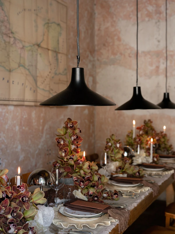<a href="https://www.instagram.com/sirenfloralco/">Siren Floral Co.</a>, Photography: <a href="https://www.instagram.com/normanandblake/">Norman &amp; Blake</a>