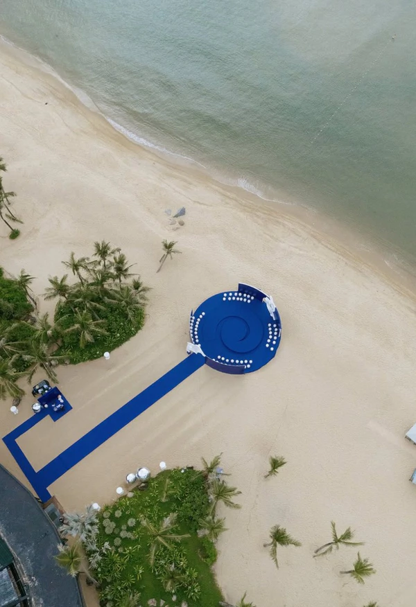 <a href="https://thewed.com/magazine/an-avant-garde-vietnamese-beach-wedding-with-cobalt-blue"></a><a href="https://thewed.com/magazine/an-avant-garde-vietnamese-beach-wedding-with-cobalt-blue"></a><a href="https://thewed.com/magazine/an-avant-garde-vietnamese-beach-wedding-with-cobalt-blue">THE WED</a>, Photography: <a href="https://www.instagram.com/p/CrESJNJPVK4/?hl=en&img_index=1">K.T Marry</a>