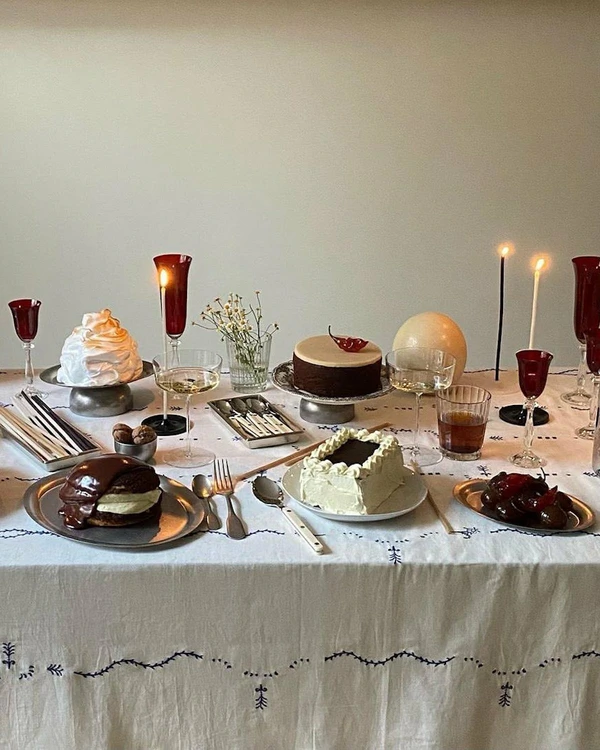 Food Styling Trend: Dessert Tablescapes