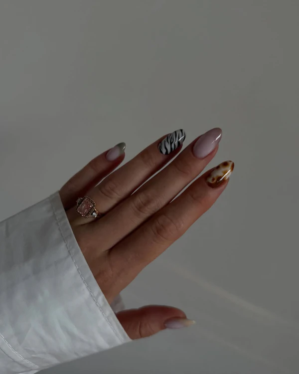 <a href="https://www.instagram.com/p/DaJVcD8iIpB/?img_index=4">Chummy Nails</a>