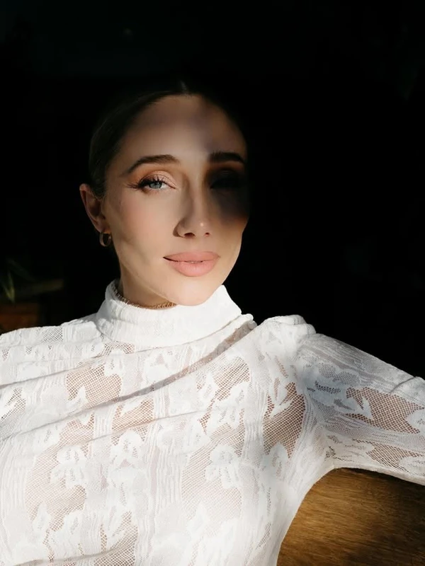 <a href="https://www.instagram.com/makeupbyliz/p/DSXmwVGkZMZ/?img_index=1">Makeup By Liz</a>, Photography: <a href="https://www.instagram.com/efegepho/">Efege</a>