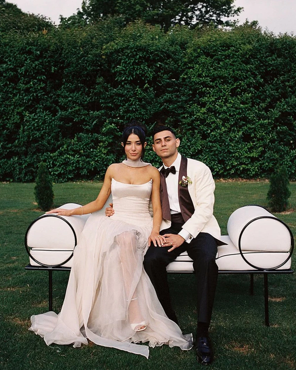 10 Photographer-Backed Wedding Portrait Pose Ideas to Save to Your Mood Board