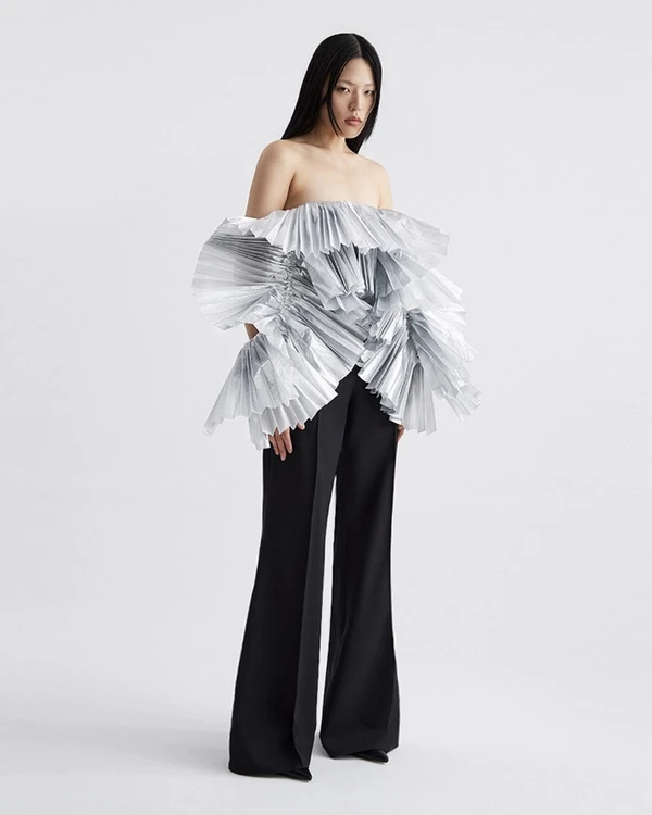 40 Stunning Christmas Party Outfits for 2024