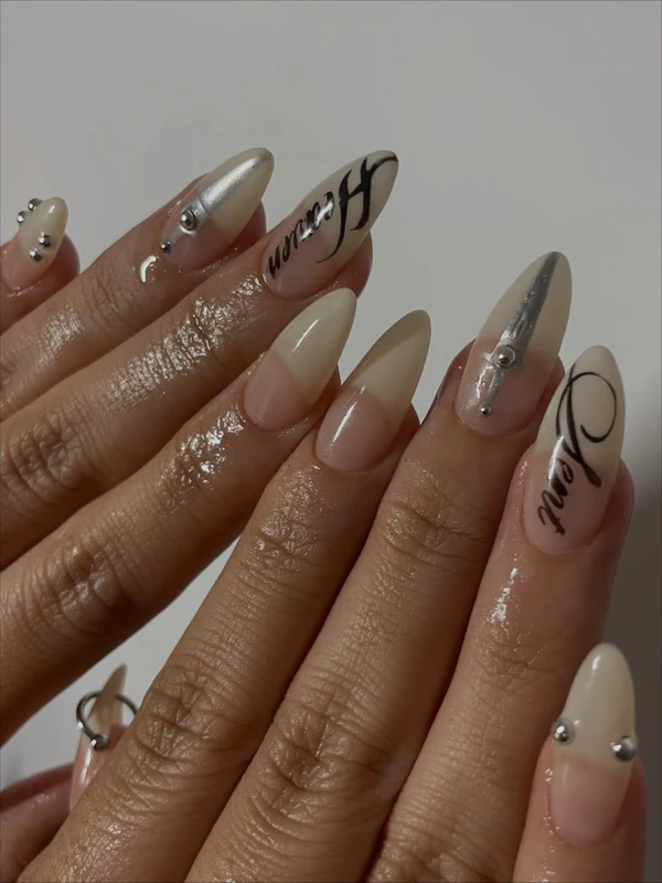 <a href="https://www.instagram.com/p/DRIBqXgjVfg/?img_index=2">Bibbi Nails</a>