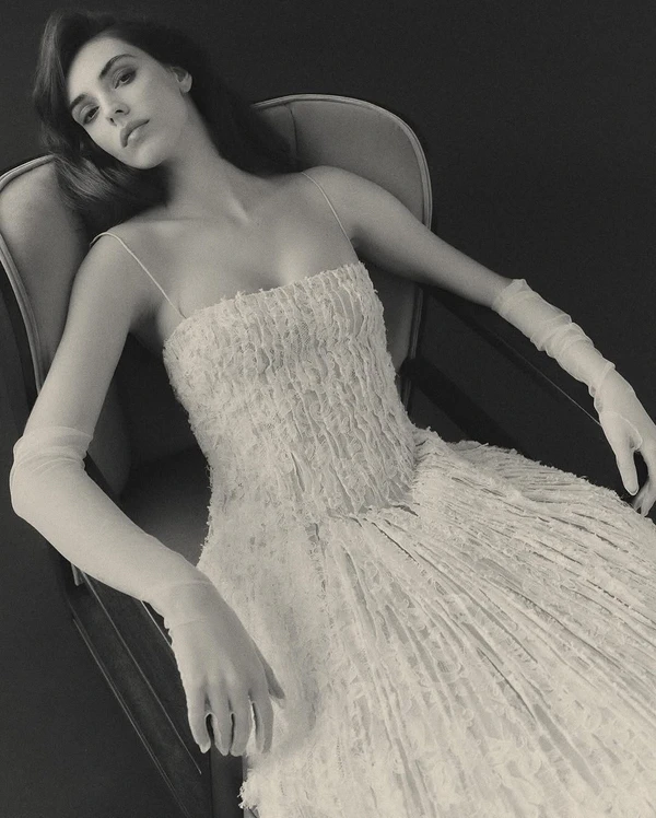 30 Chic Bridal Dresses Perfect for an Italian Wedding
