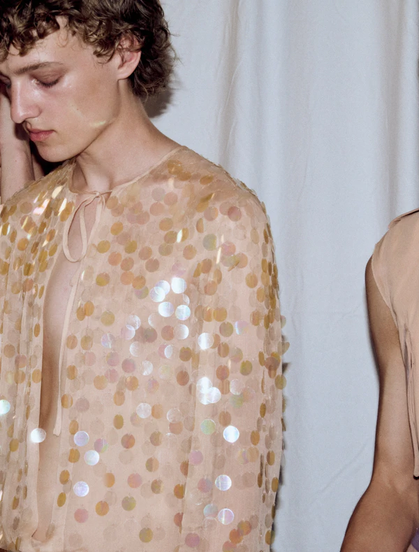 <a href="https://www.instagram.com/p/DaFNQn4jMBb/?img_index=12">Dries Van Noten</a>
