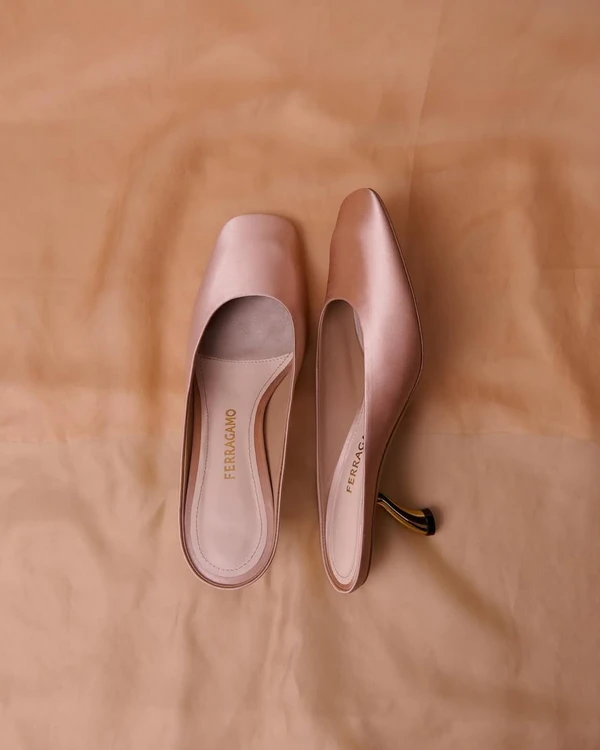 <a href="https://www.instagram.com/p/DPO7BHSjHsN/">Ferragamo</a>