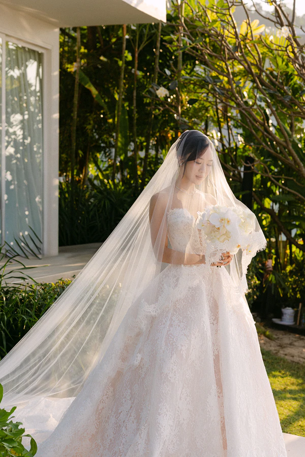A Sculptural Floral Fantasy at This Intimate Black-Tie Wedding in Phuket