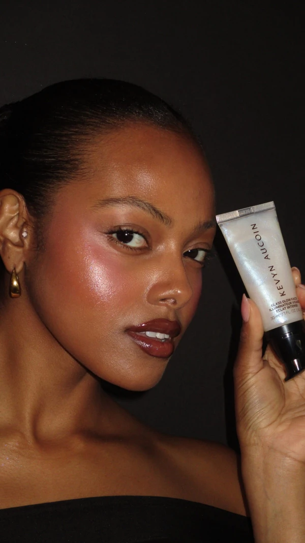 <a href="https://www.instagram.com/p/DZvFYC7jUyJ/">Kevyn Aucoin</a>