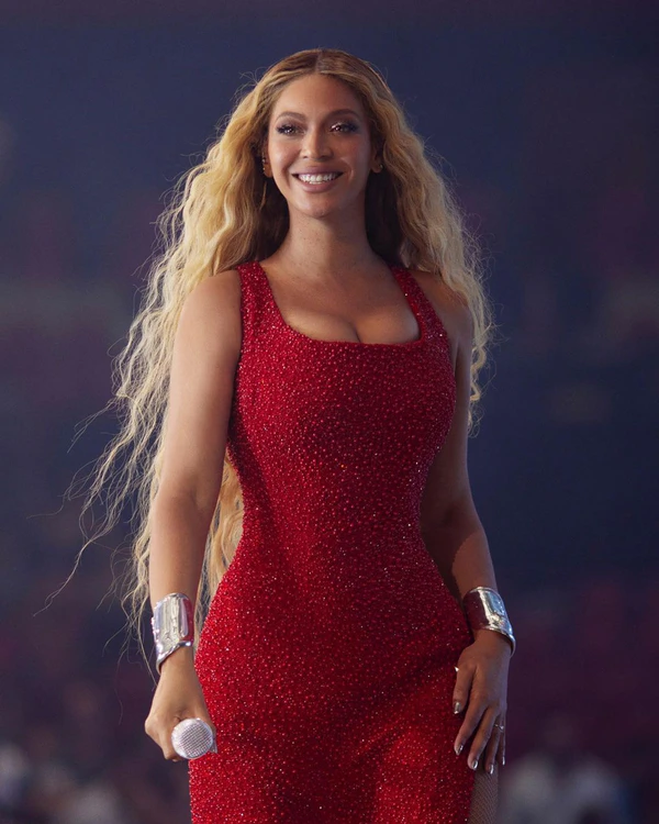 Tomato Red — the Hottest Color of Fall
