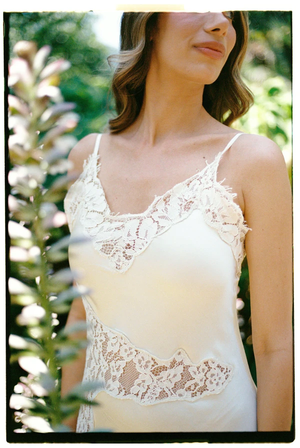 An Effortlessly Chic Garden Wedding in Mallorca with Vintage Details & Mountain Views