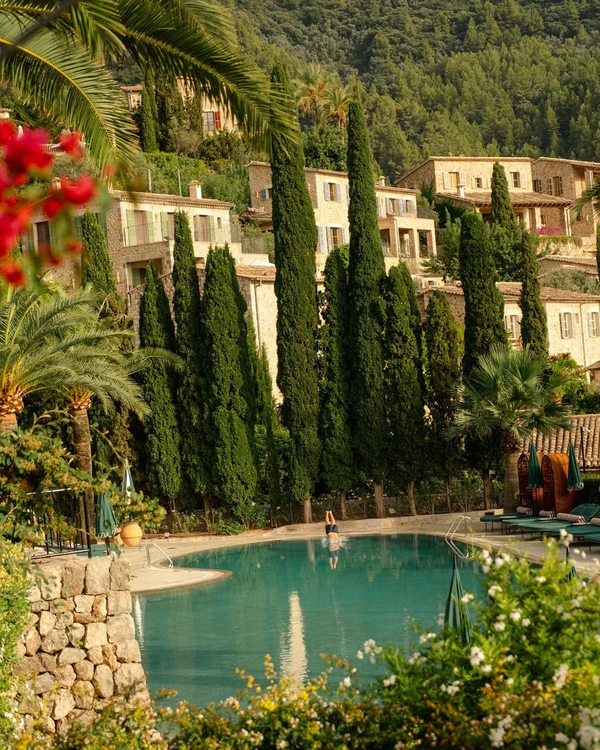 <a href="https://www.instagram.com/p/Dbx8KMPk5CE/?img_index=1">La Residencia, A Belmond Hotel</a>