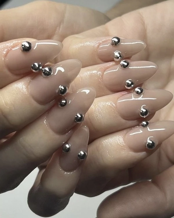 Chic Bridal Nail Inspiration