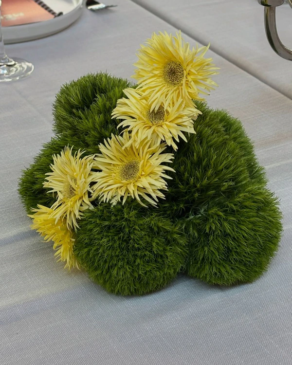 9 Fresh Color Combinations Defining Spring 2026 Weddings