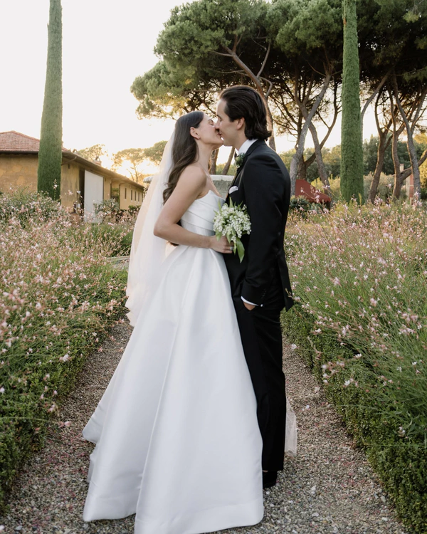 A Classic & Elegant Celebration Amongst an Italian Garden Villa
