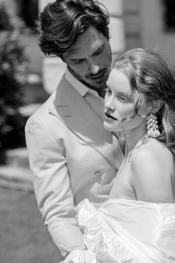 A Fusion of History, Elegance, and Love in the Wedding Editorial