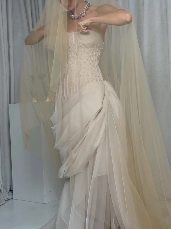 <a href="https://www.instagram.com/letobridal/p/DXy4AYmEfoS/">L'eto</a>