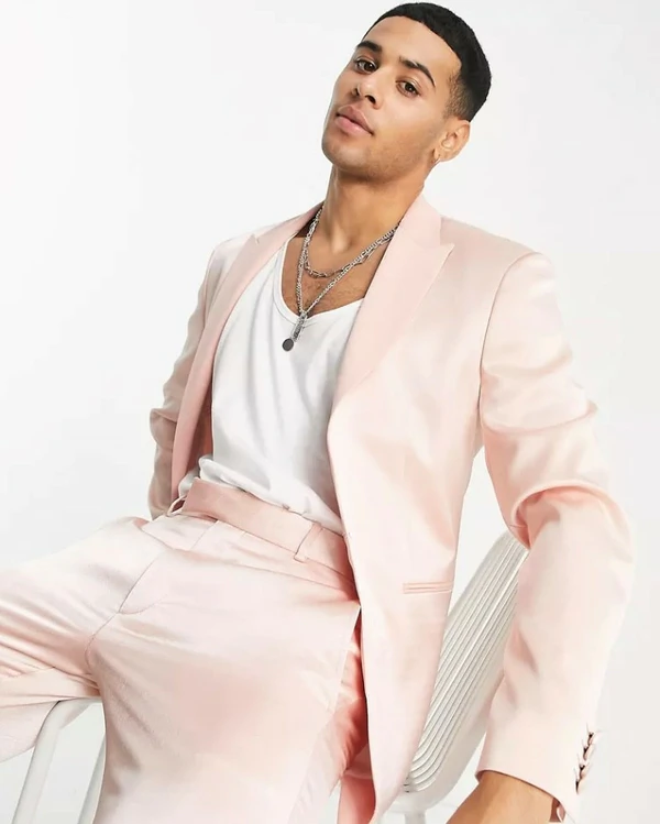 Colorful Suits for Grooms that are Perfect for Summer Wedding