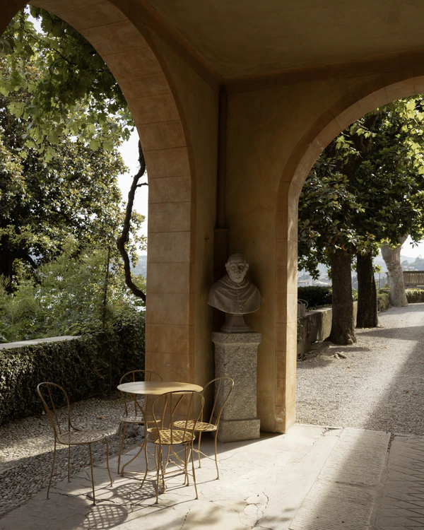 An Intimate Gothic Romance Elopement at a Historic Lake Como Villa