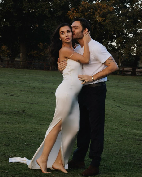 Baby Bliss! Ed Westwick and Amy Jackson Expecting Their First Child — photo 1