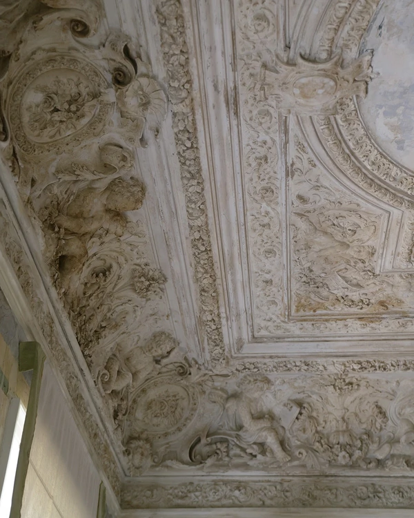 An Elegant Vintage-Style Wedding in a Historic Mansion
