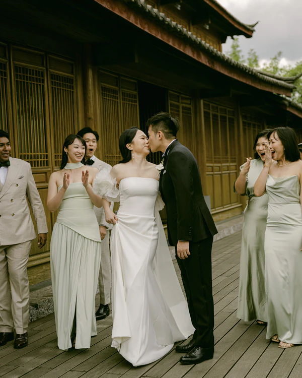A Pastel-Drenched Chinese Celebration at Amandayan Amid the Mountainscapes of Lijiang