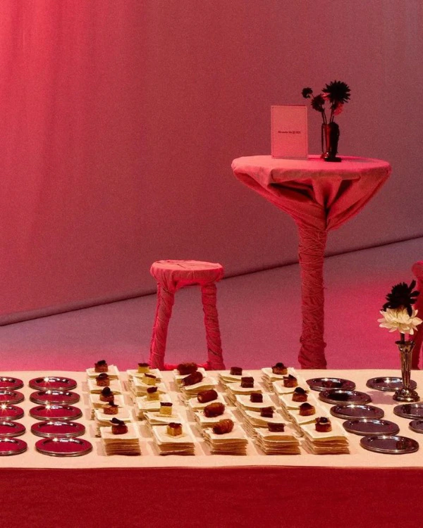 35 Chic Ideas to Style Your Wedding Dessert Tables