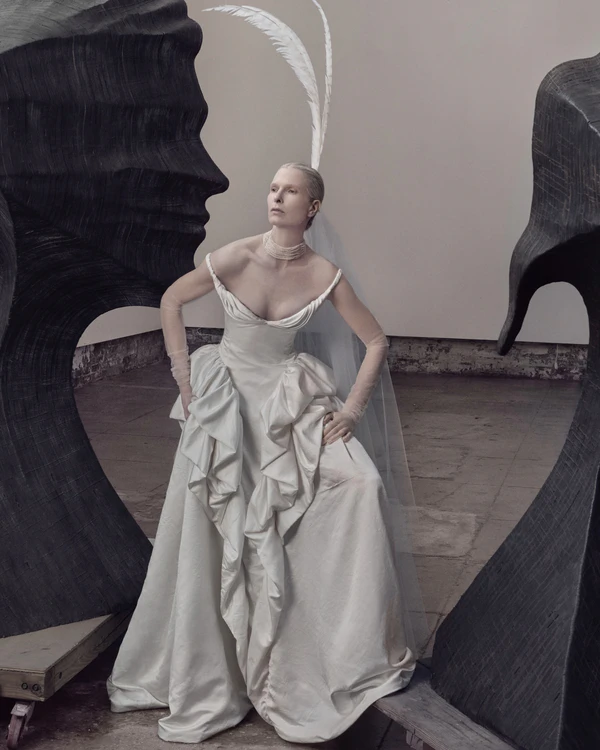 <a href="https://www.instagram.com/houseofgilles/">House of Gilles</a>, Photography: <a href="https://www.instagram.com/ruvenafanador/">Ruven Afanador</a>