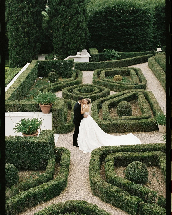 A Vintage-Infused Verona Wedding Dripping With Roses, Silk & Italian Romance