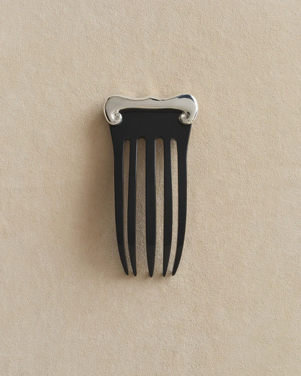 <a href="https://www.sophiebuhai.com/collections/objects-collection/products/verona-comb">SOPHIE BUHAI Verona Comb</a>, $950