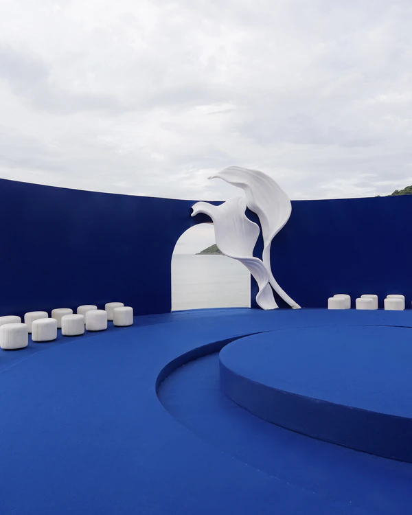 An Avant-Garde Vietnamese Beach Wedding Splashed in Cobalt Blue