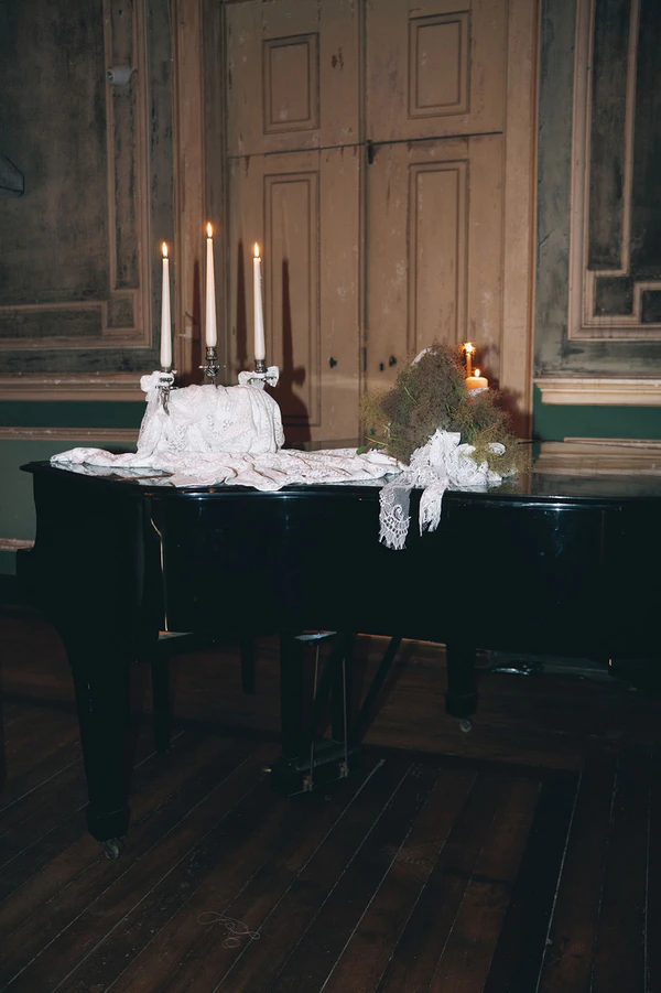 A Fever Dream Lisbon Wedding Where Art & History Collide at Palácio do Grilo