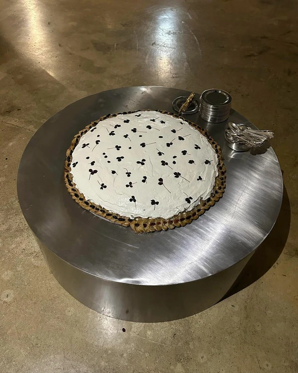 Trend: Giant Single-Tier Wedding Desserts