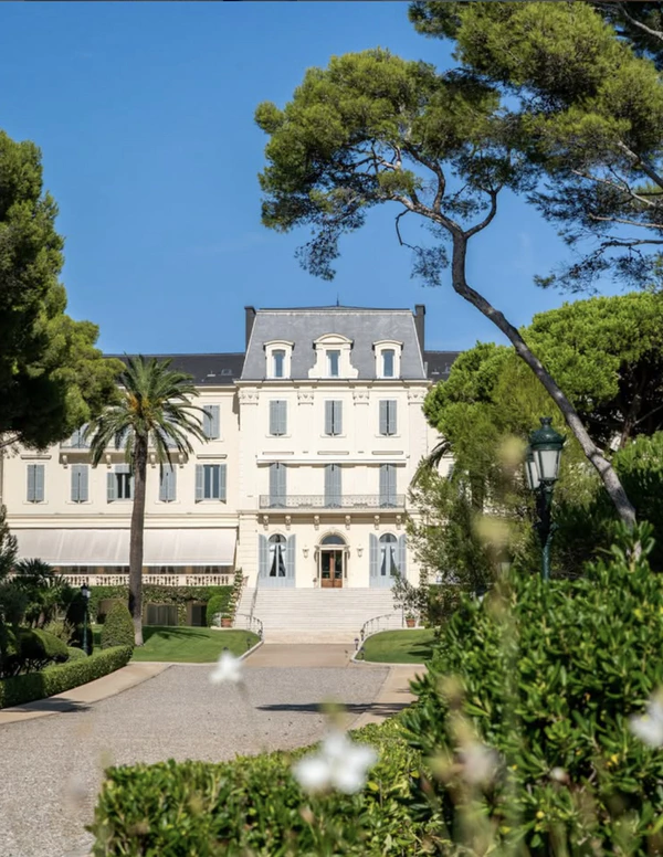 <a href="https://www.instagram.com/p/DScx-vUiBxI/">Hôtel du Cap-Eden-Roc</a>