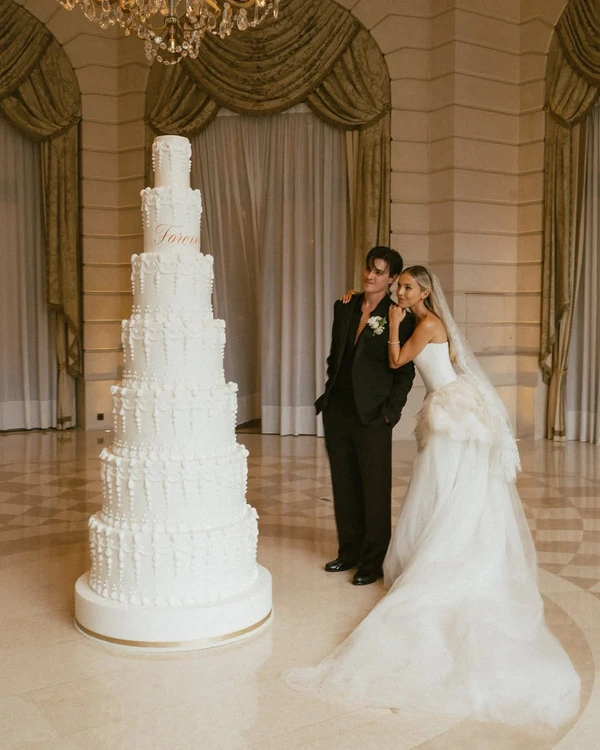 30 Vintage-Inspired Tiered Cakes to Sweeten Your Big Day — photo 1