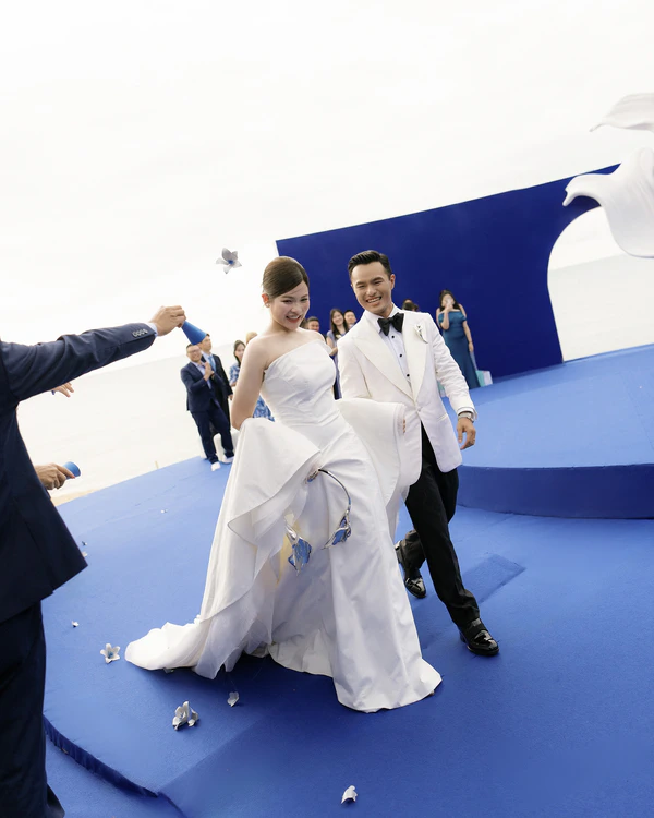 An Avant-Garde Vietnamese Beach Wedding Splashed in Cobalt Blue