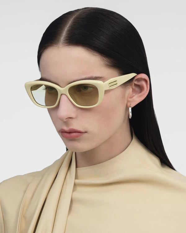 Trendy Sunglasses for Your Outdoor Wedding