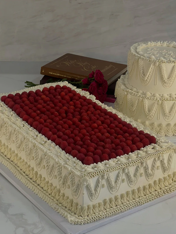 <a href="https://www.instagram.com/velvetvalleycakes/p/DYuk8Z4Dj9Q/">Velvet Valley Cakes</a>
