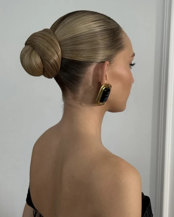 <a href="https://www.instagram.com/p/DWGw96kiJZN/?img_index=1" target="_blank">Vikki Hairstyle</a>