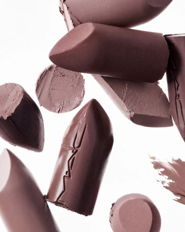<a href="https://www.instagram.com/p/DR5VV6ykpCa/">Mac Cosmetics</a>