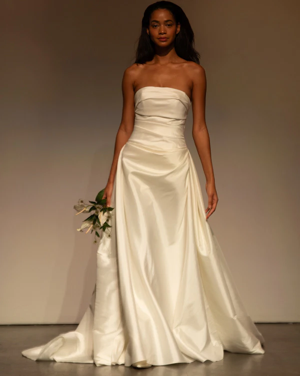 <a href="https://www.instagram.com/jennyyoonyc/">Jenny Yoo</a>, Photography: <a href="https://www.instagram.com/angelo_ries/">Angelo Ries</a>