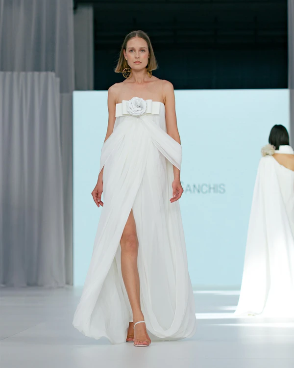 <a href="https://www.instagram.com/isabelsanchiscostura/">Isabel Sanchis</a>, Photography: <a href="https://www.instagram.com/tiposnet/">Tipos</a>