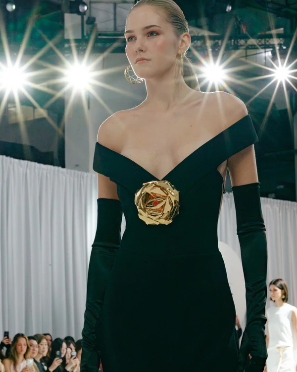 <a href="https://www.instagram.com/isabelsanchiscostura/">Isabel Sanchis</a>, Photography: <a href="https://www.instagram.com/tiposnet/">Tipos</a>
