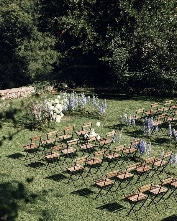 The Cost of Wedding Flowers: A Guide to Budgets & Blooms at Every Price Point