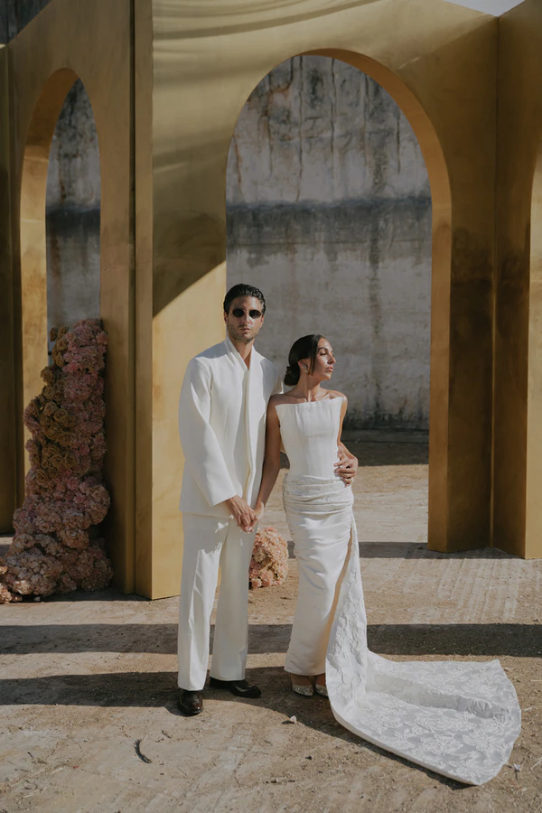 Pastel Florals, Golden Arches & a Dance-Filled Night at This Menorca Quarry Wedding — photo 1