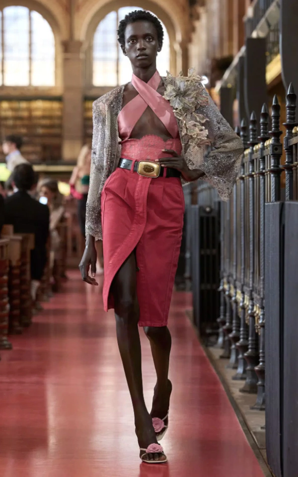 <a href="https://www.valentino.com/en-us/v-universe/fashion-shows/pret-a-porter/valentino-antibiblioteca-spring-summer-2027/explore-the-looks">Valentino</a>