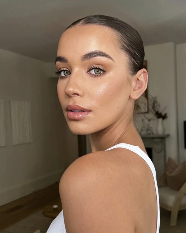 10 Beauty Influencers for Chic Bridal Makeup Inspo